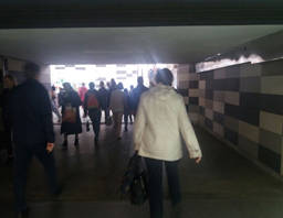 Выходим из метро "Пражская".