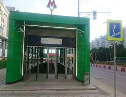 Выход со ст. метро "Раменки".