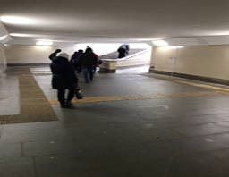 Движемся до конца перехода налево. Еще раз налево, после выхода из него.